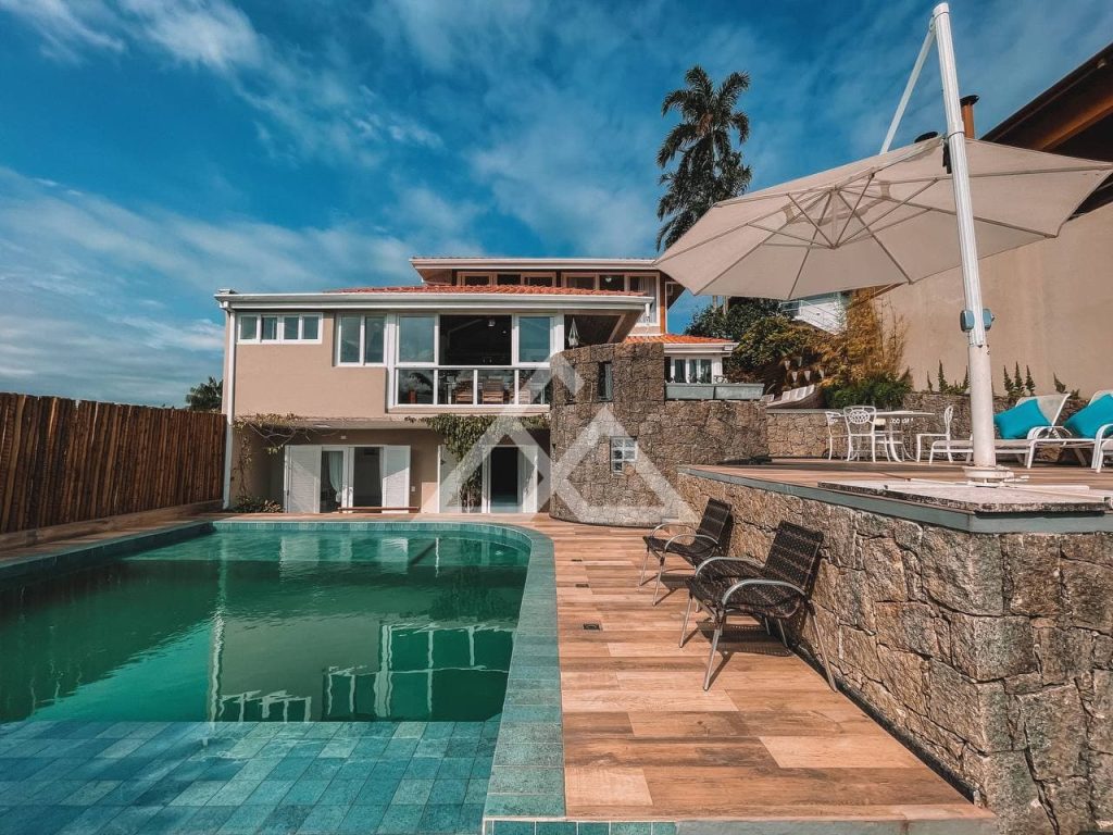 Casa de Alto Padrão - Itaguá - Ubatuba - SP - 73 - 01