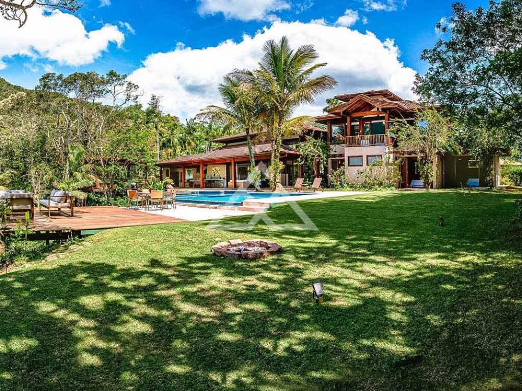 Casa de Condomínio Alto Padrão - Praia Brava - Ubatuba - SP - 110 - 01